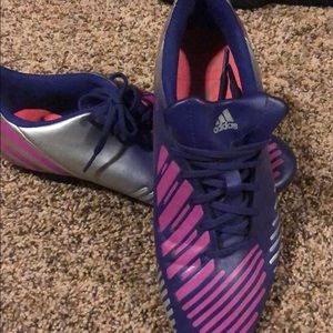 Women’s 8.5 Addias soccer cleats